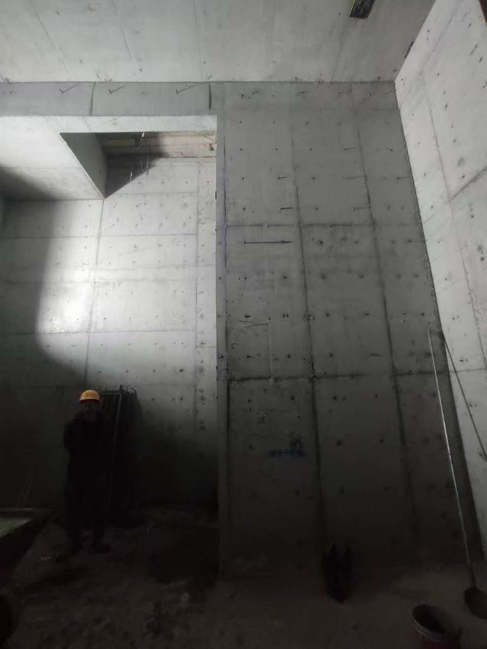 仪陇墙上开槽钢筋断了有影响吗